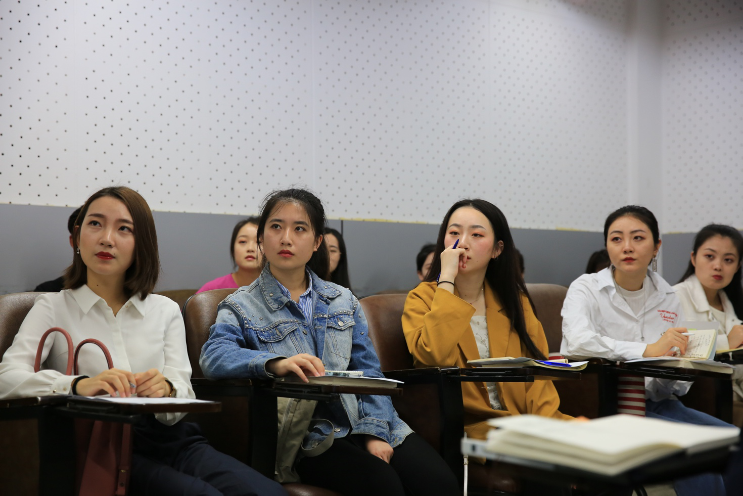 王一婷老师讲述朗诵的正确打开方式