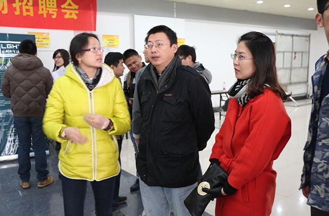 理工类招聘会现场.jpg