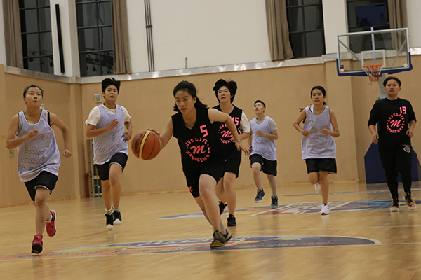 131105 女篮 徐楠 1.jpg