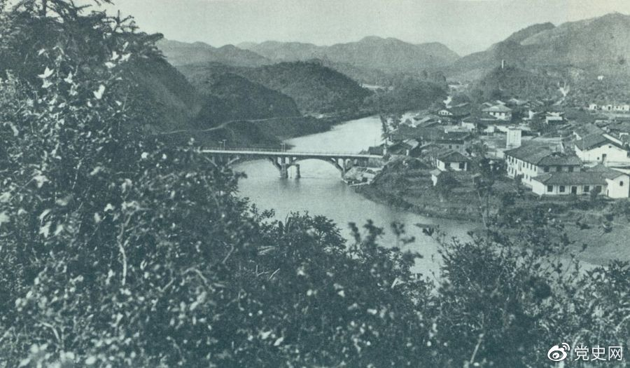 1930年12月,红军在龙冈地区歼灭国民党军第十八师近一万人,活捉敌师长张辉瓒。图为作战旧址江西兴国东北的龙冈。 1930年12月,红军在龙冈地区歼灭国民党军第十八师近一万人,活捉敌师长张辉瓒。图为作战旧址江西兴国东北的龙冈。