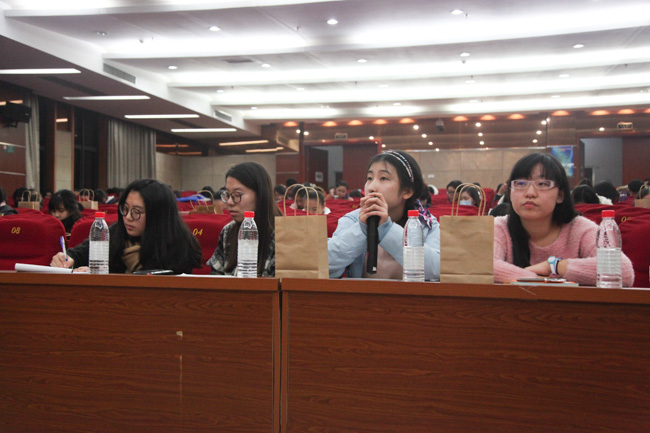 评委提问3.jpg