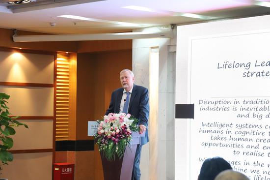 联合国教科文组织终身学习研究所原所长Arne Carlsen教授