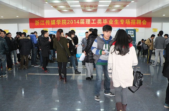 理工类招聘会现场 (2).jpg