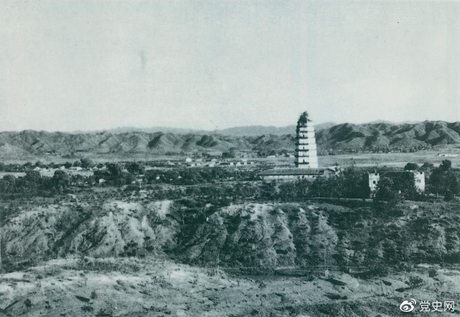 1931年11月7日至20日,中华苏维埃第一次全国代表大会在江西瑞金召开,宣布成立中华苏维埃共和国临时中央政府。图为瑞金全景。 1931年11月7日至20日,中华苏维埃第一次全国代表大会在江西瑞金召开,宣布成立中华苏维埃共和国临时中央政府。图为瑞金全景。