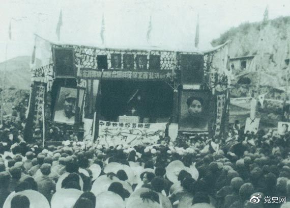 1947年3月8日,延安各界举行保卫边区、保卫延安动员大会。 1947年3月8日,延安各界举行保卫边区、保卫延安动员大会。
