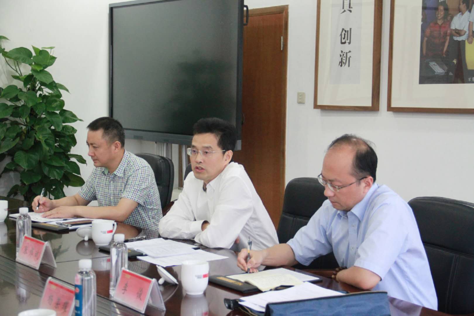 浙江省广播电视局局长张伟斌一行来校调研