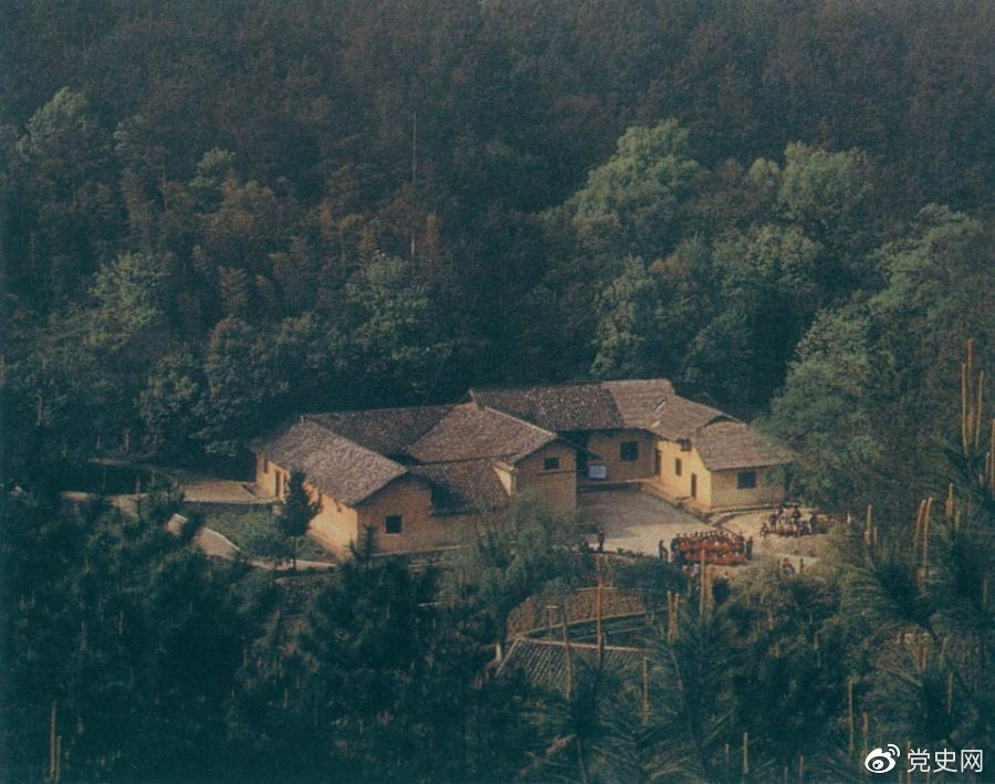 毛泽东故居——湖南省湘潭县韶山冲上屋场。1893年12月26日,毛泽东在这里诞生。 毛泽东故居——湖南省湘潭县韶山冲上屋场。1893年12月26日,毛泽东在这里诞生。