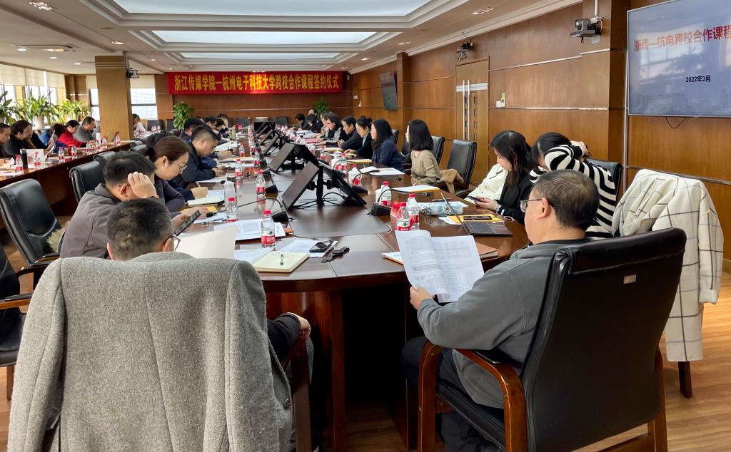 http://cmsadmin.cuz.edu.cn:8080/__local/B/42/4F/C3E1EADA723437B811E37AD504D_FDEE04AE_1D9AB.jpg http://cmsadmin.cuz.edu.cn:8080/__local/B/42/4F/C3E1EADA723437B811E37AD504D_FDEE04AE_1D9AB.jpg