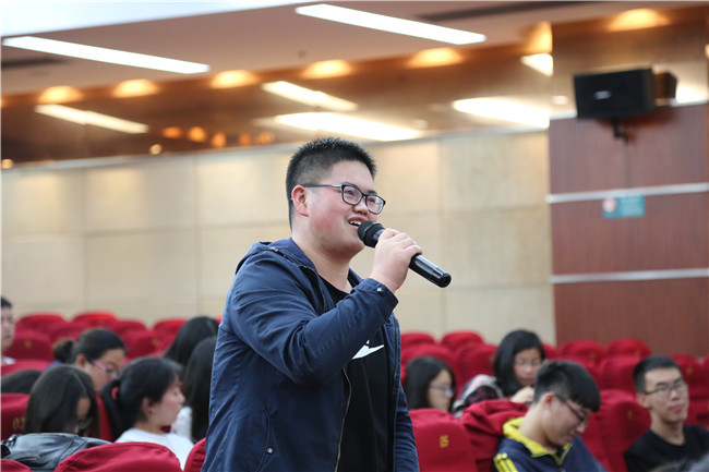 学生提问2.JPG