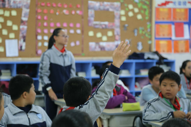 下沙中学同学们踊跃回答问题