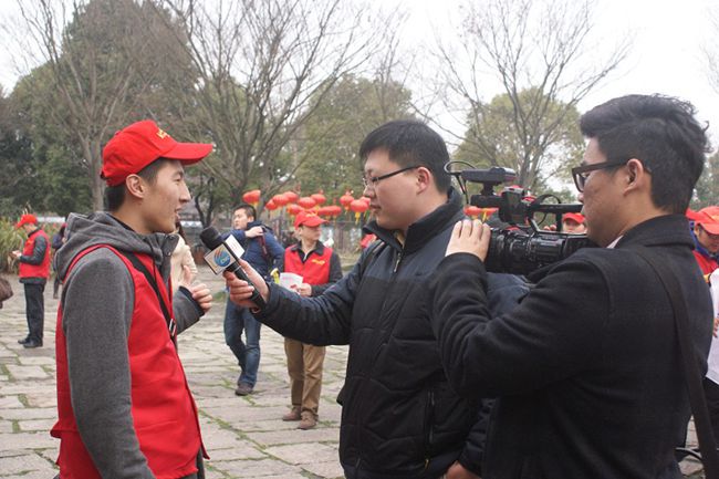 接受采访6.jpg